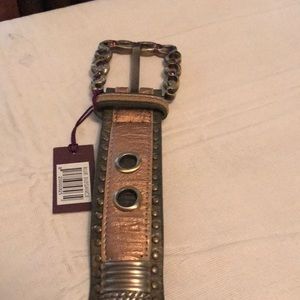 Go all out for glitz with this Blue Elegance belt!